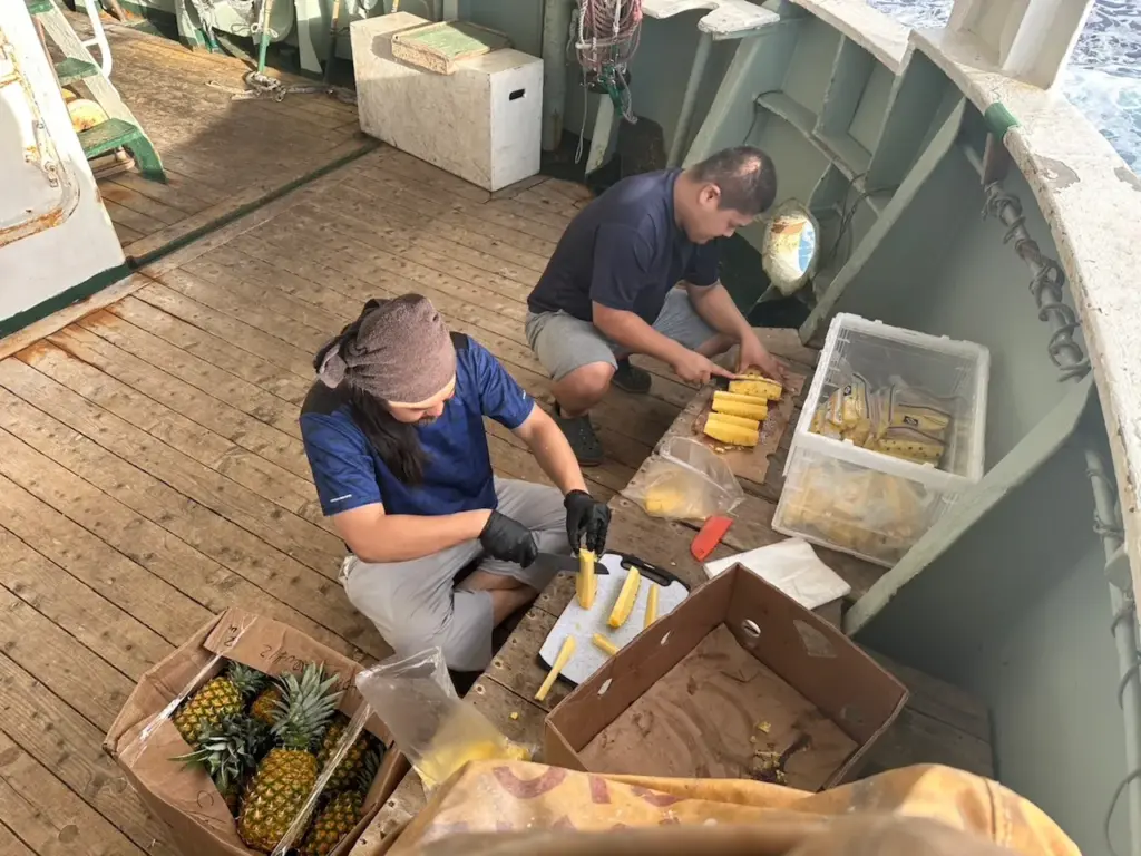 マグロ漁船長久丸-船上のおやつ作り