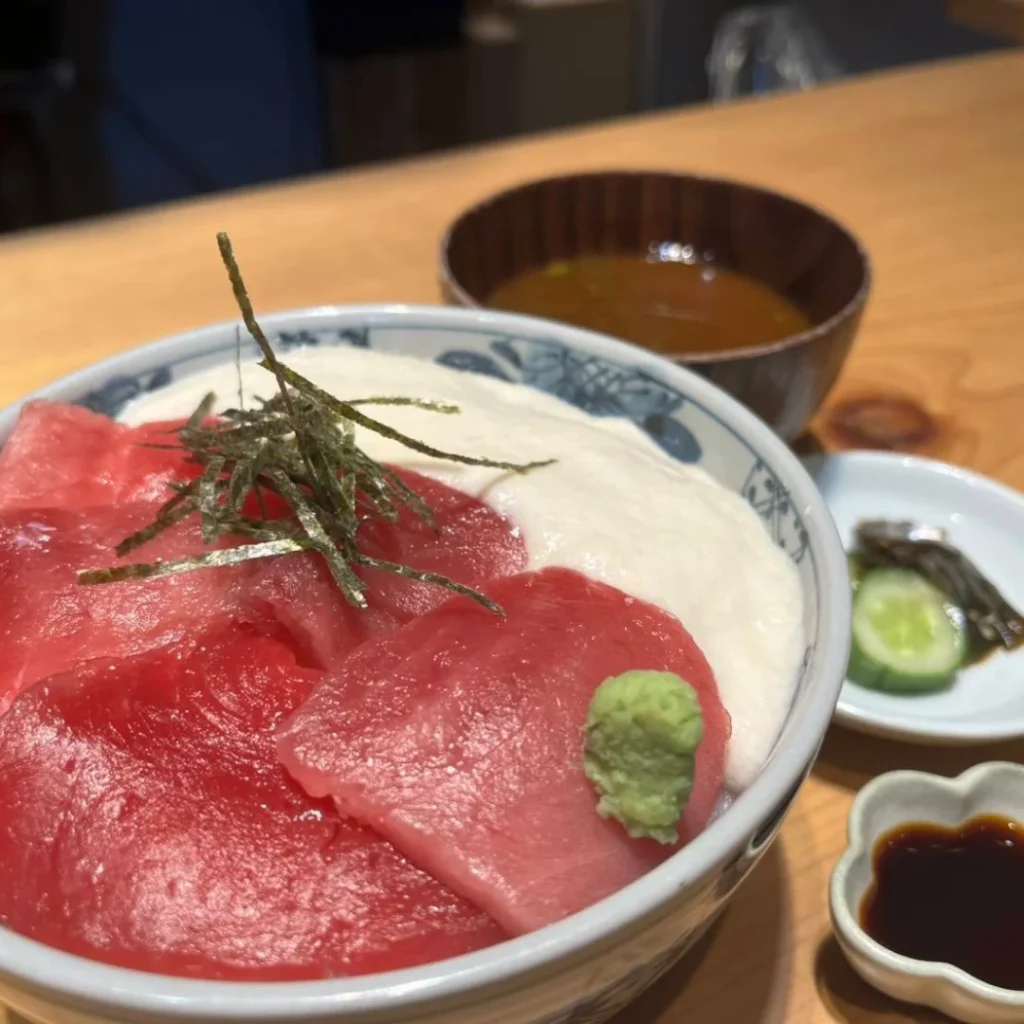 長久丸三重テラス　メバチマグロ丼提供
